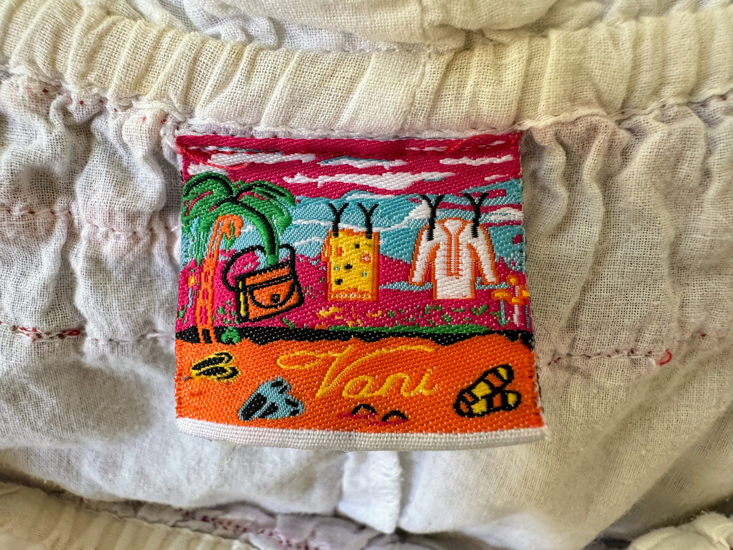 Embroidered bright white dress - Preowned
Size L
Vani brand Spanish resort wear