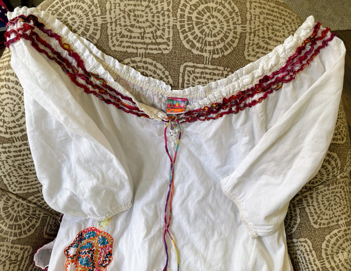 Embroidered bright white dress - Preowned
Size L
Vani brand Spanish resort wear