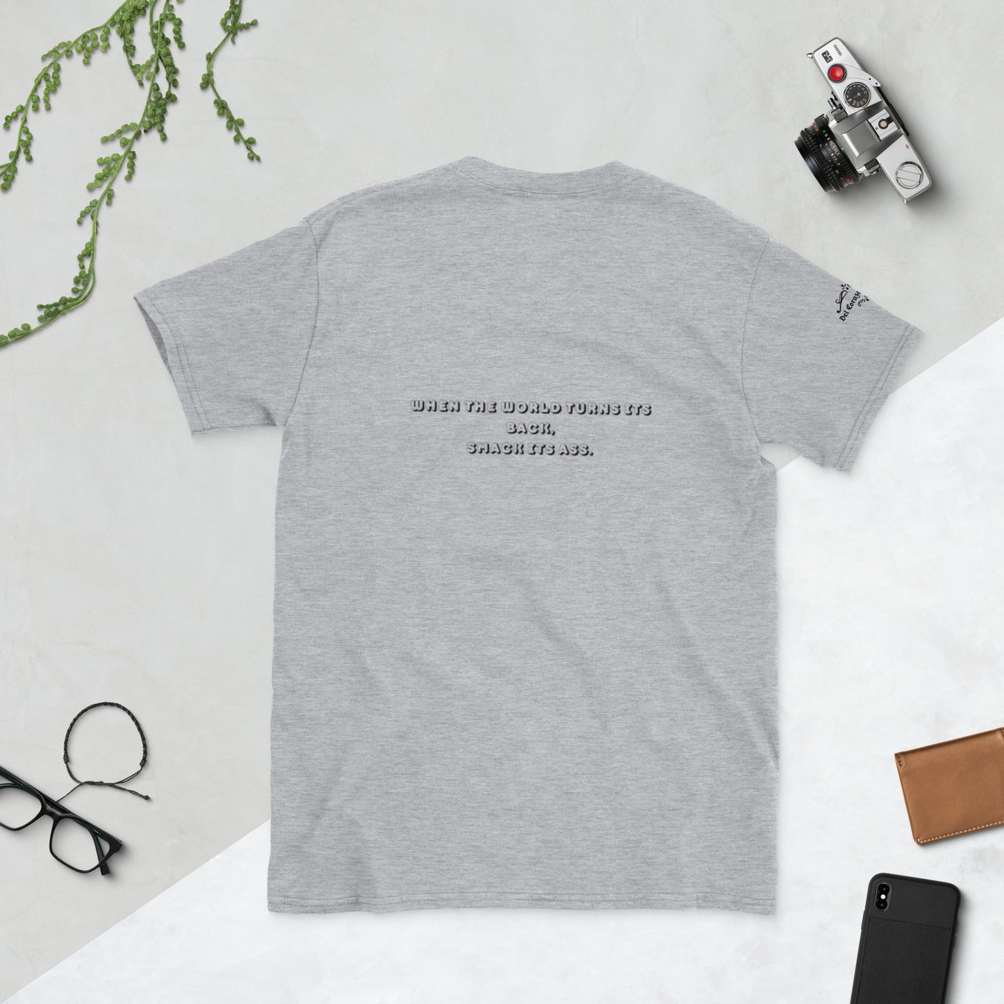 Cuando el mundo te da la espalda Short-Sleeve Unisex T-Shirt