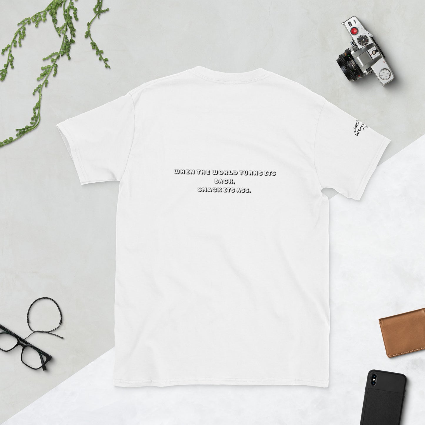 Cuando el mundo te da la espalda Short-Sleeve Unisex T-Shirt